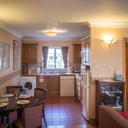 No 8 Old Manor *