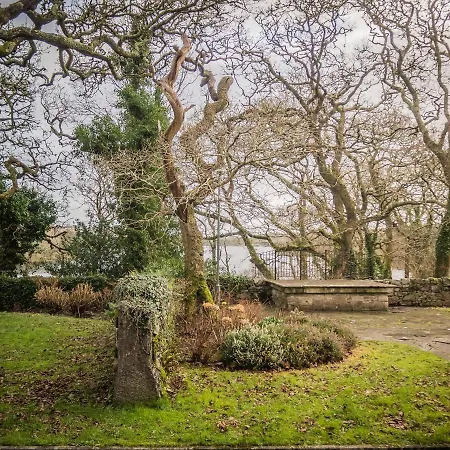 No 8 Old Manor *