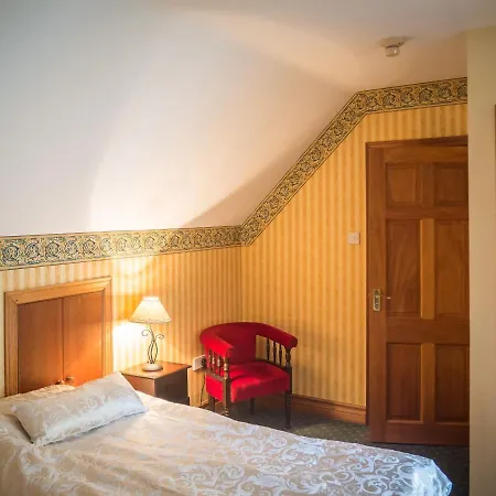 No 8 Old Manor *