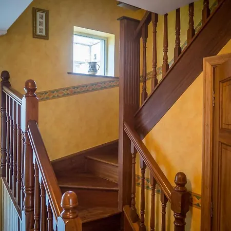 No 8 Old Manor